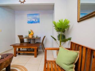 Bonsai Rentals - West Bay Private Rooms - 2