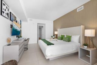 Stunning 1BR Apt With Ocean View Balcony - 3