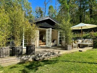 Elegant Holiday Home With Outdoor Kitchen - 0