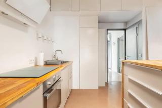 Spacious flat in cool area - 3