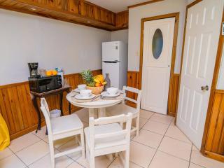 Bonsai Rentals - West Bay Private Rooms - 1