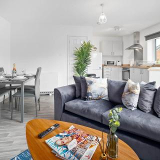 2 Bed Apartment - Sleeps 3 - Parking - Cradley Heath 54C - 2