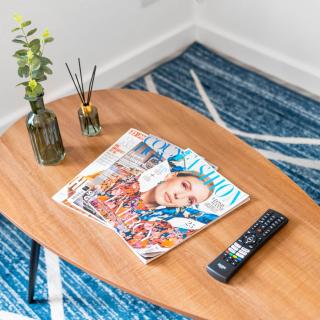 2 Bed Apartment - Sleeps 3 - Parking - Cradley Heath 54C - 1