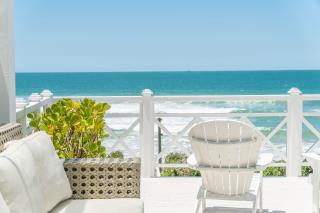 Encantadora casa com 02 suítes à beira-mar - 0