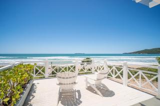 Encantadora casa com 02 suítes à beira-mar - 7