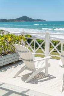 Encantadora casa com 02 suítes à beira-mar - 9