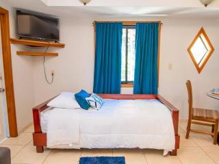 Bonsai rentals - West Bay Private Rooms - 1