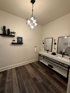 Stunning Rental with Hot-Tub, Theater Room and Great Landscape in Tennessee - 8