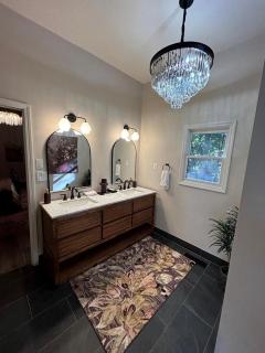 Stunning Rental with Hot-Tub, Theater Room and Great Landscape in Tennessee - 3