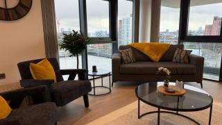 Flat 38 Axis, - 2 Bed Stylish Apartment with large Roof Terrace - 4