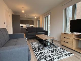 Stylish New 2-Bed Apartment with Parking, Sleeps 5 - 1