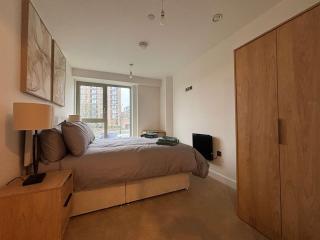 Stylish New 2-Bed Apartment with Parking, Sleeps 5 - 3