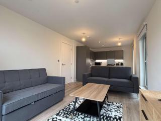 Stylish New 2-Bed Apartment with Parking, Sleeps 5 - 4