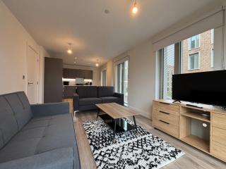 Stylish New 2-Bed Apartment with Parking, Sleeps 5 - 5