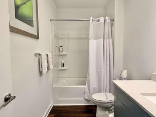 Luxury New 2B2B Private Balcony 542Blvd - 1