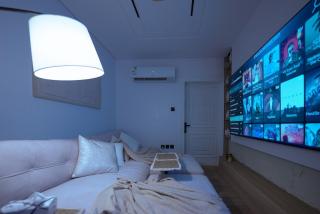 Luxury apartment Self Check-in 85 Screen Cardgames - 6