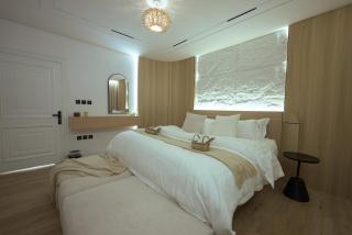 Luxury apartment Self Check-in 85 Screen Cardgames - 0