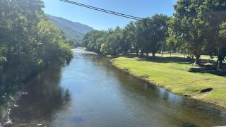 Rustic house with large patio, two blocks from the river - 8