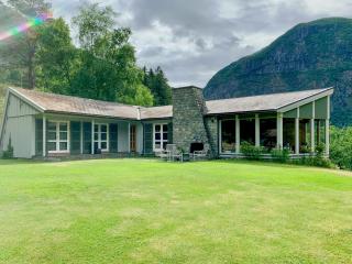 Historic Cabin By Lærdal River - 0