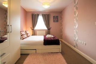 Modern 3-Bedroom Home in Quiet Cul-de-Sac w Parking by Rework Accommodation - 7