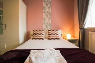 Modern 3-Bedroom Home in Quiet Cul-de-Sac w Parking by Rework Accommodation - 6