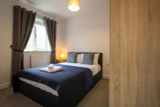 Modern 3-Bedroom Home in Quiet Cul-de-Sac w Parking by Rework Accommodation - 2