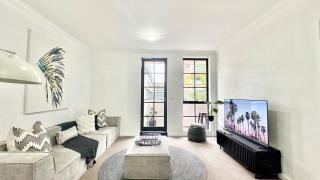 Walk to Grand Prix and St Kilda Beach - 0