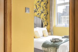 Elegant 2 Bed and 3 Bath Apt in the Heart of Covent Garden ZONE 1 - 8