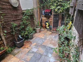 Appartement authentique et chaleureux au cœur de Salies-de-Béarn, dans le quartier historique avec commerces et restaurants au pied, à deux pas des thermes - 4