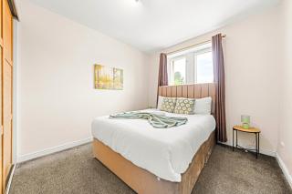 Three Bed Holiday Home in Glasgow - 3