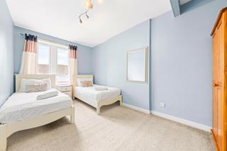 Three Bed Holiday Home in Glasgow - 7