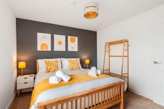 4 Bed, 3 Bath Townhouse in Colchester - Business, Contractor and Leisure - Singles or Superkings - Disc0unts - 4