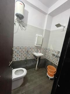 Cozy 1BHK Home In Malviya Nagar - 1