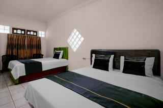 Hotel O near Alun Alun formerly Embun Pagi Hotel & Villa Resort - 4