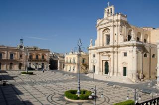 Garibaldi Rooms, Boutique Stay in Val di Noto with Piazza & Church Views - 9