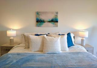 Nestled among endless vineyards - 9