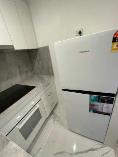 Marrickville Studio with Private Kitchen & Bathroom - 5