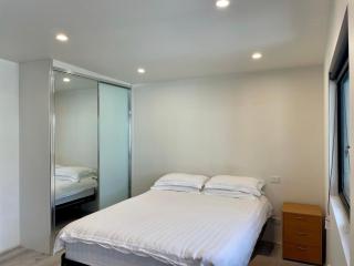 Marrickville Studio with Private Kitchen & Bathroom - 3