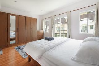 Modern 3BR Rama Mansion Near Airport plus Amenities - 9