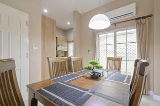 Modern 3BR Rama Mansion Near Airport plus Amenities - 8