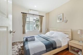 Modern 3BR Rama Mansion Near Airport plus Amenities - 1