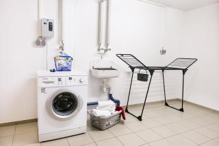 7SCHWABEN 1 Haus 7 unterschiedliche Wohnungen alle vollausgestattet mit Küche und Bad, Waschmaschine, Altstadt 3 Minuten, Bus 3 min, Bahn 5 min, kostenloses Parken, E-Bike Garage Ladestation im Hof, E-Ladestation 3 min, rollstuhlgerecht, barrierefrei - 1