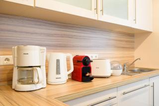 7SCHWABEN 1 Haus 7 unterschiedliche Wohnungen alle vollausgestattet mit Küche und Bad, Waschmaschine, Altstadt 3 Minuten, Bus 3 min, Bahn 5 min, kostenloses Parken, E-Bike Garage Ladestation im Hof, E-Ladestation 3 min, rollstuhlgerecht, barrierefrei - 4