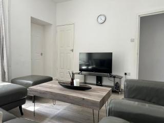 The Regent's Retreat - Modern 4-Bedroom Home - 0