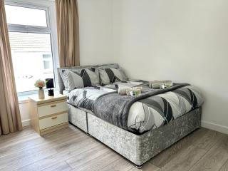 The Regent's Retreat - Modern 4-Bedroom Home - 9