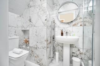 Spacious 4 Bed House in Harborne - Free Parking - Close to City Center - Smart TV - Fast Wi-Fi 6CO - 5