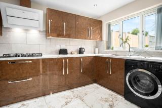 Spacious 4 Bed House in Harborne - Free Parking - Close to City Center - Smart TV - Fast Wi-Fi 6CO - 6