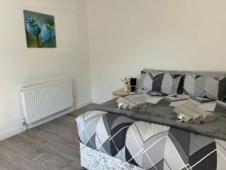 The Regent's Retreat - Modern 4-Bedroom Home - 1