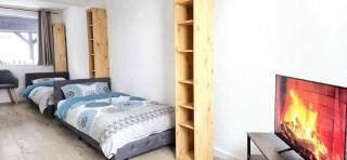 3-Bed Cosy Apartment - Sleeps 8 - 5
