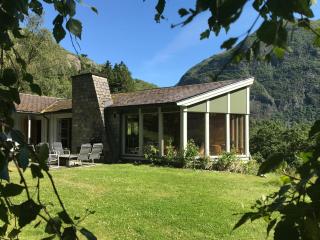 Historic Cabin By Lærdal River - 1